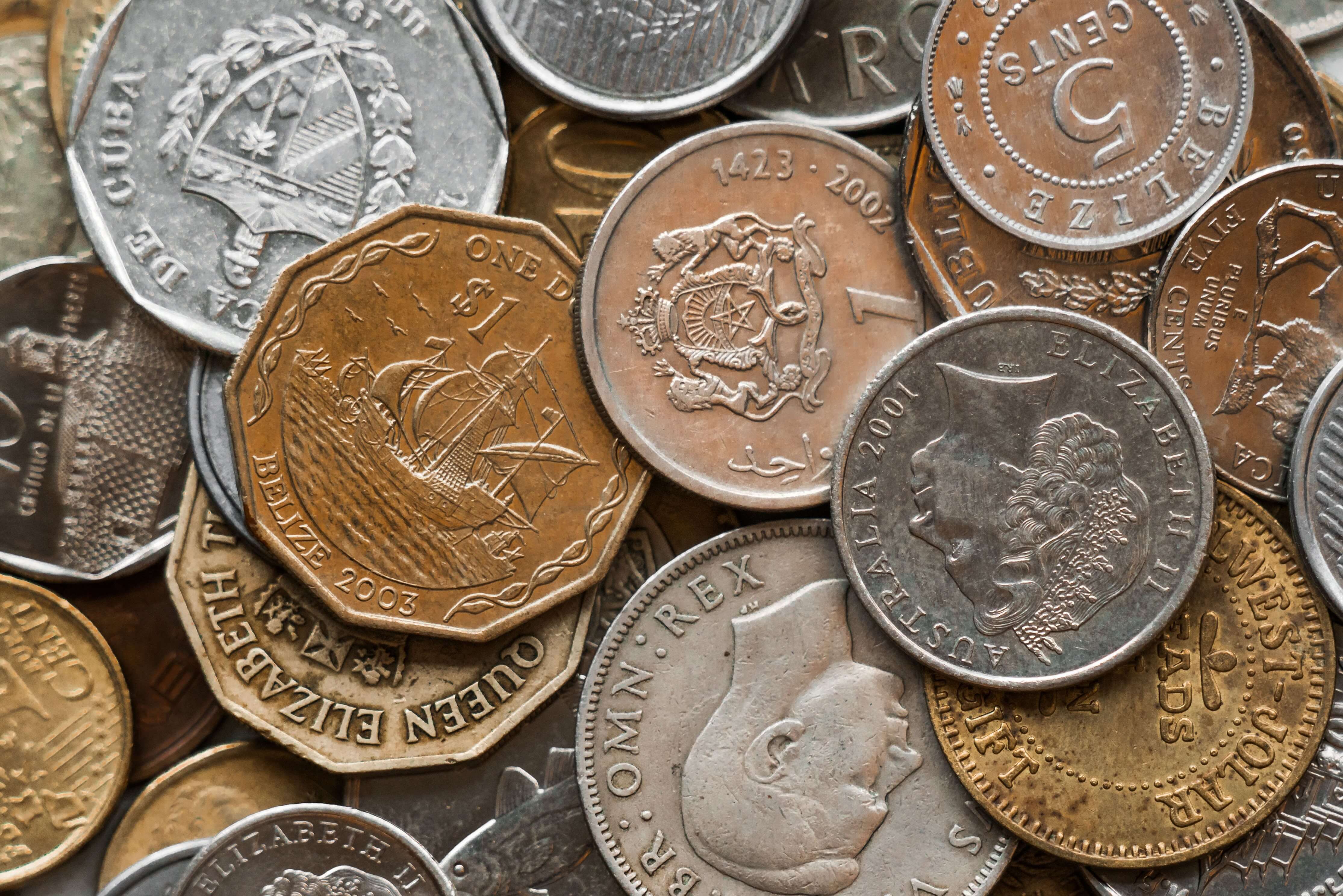 Мировые деньги валюта. Монеты. Мировые монеты. Центы. Монета это в экономике.